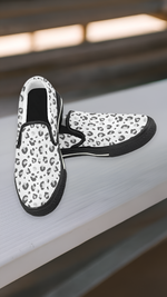 Men's Snow Leopard Print Slip-on Canvas Shoes